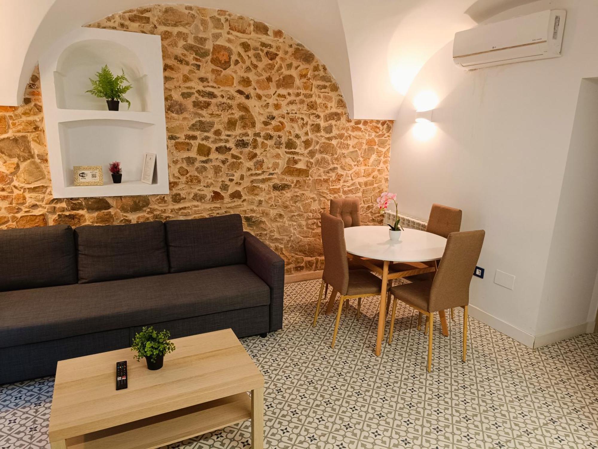Al-Qazeres Suites Caces Exteriér fotografie