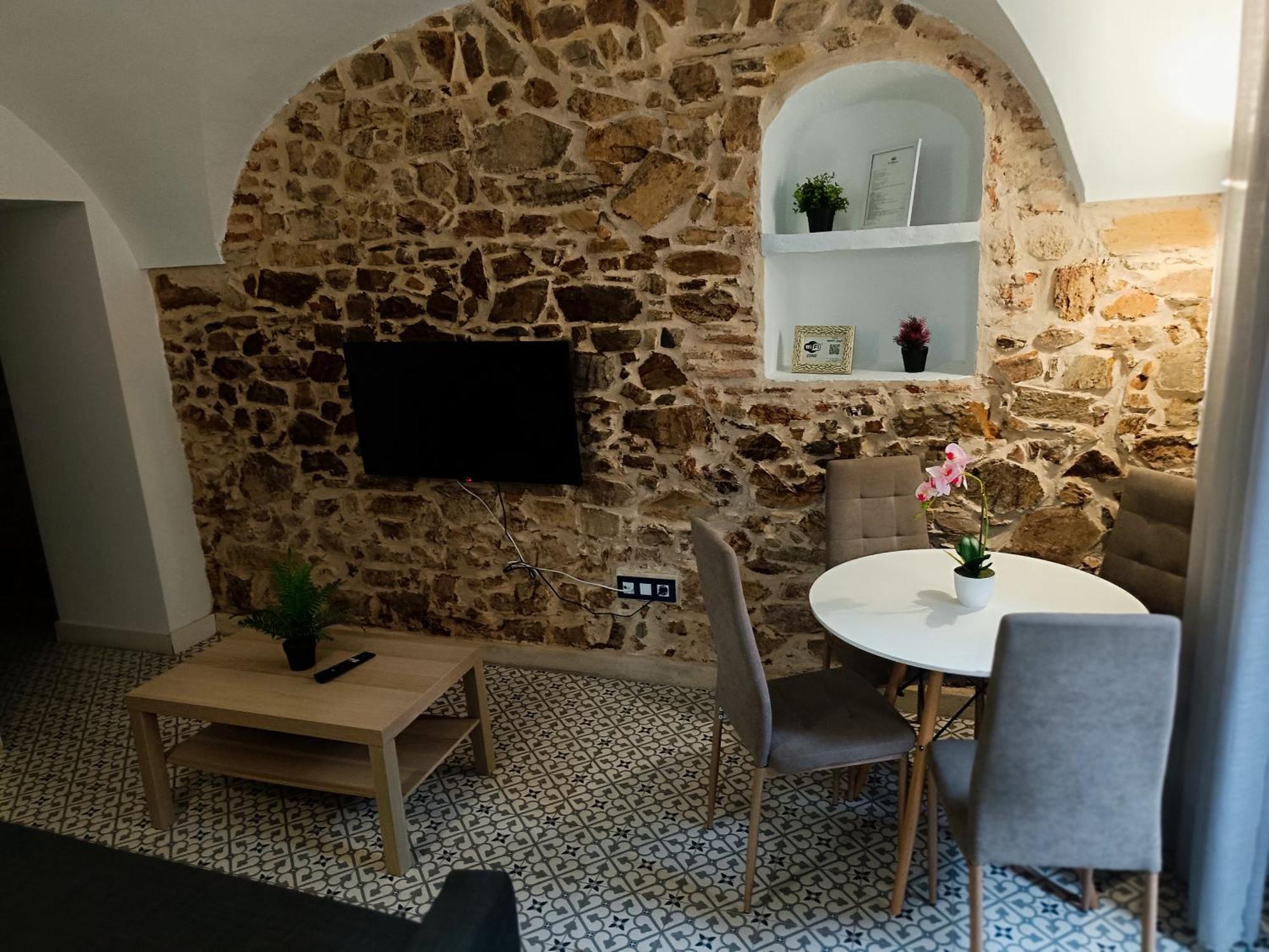 Al-Qazeres Suites Caces Exteriér fotografie