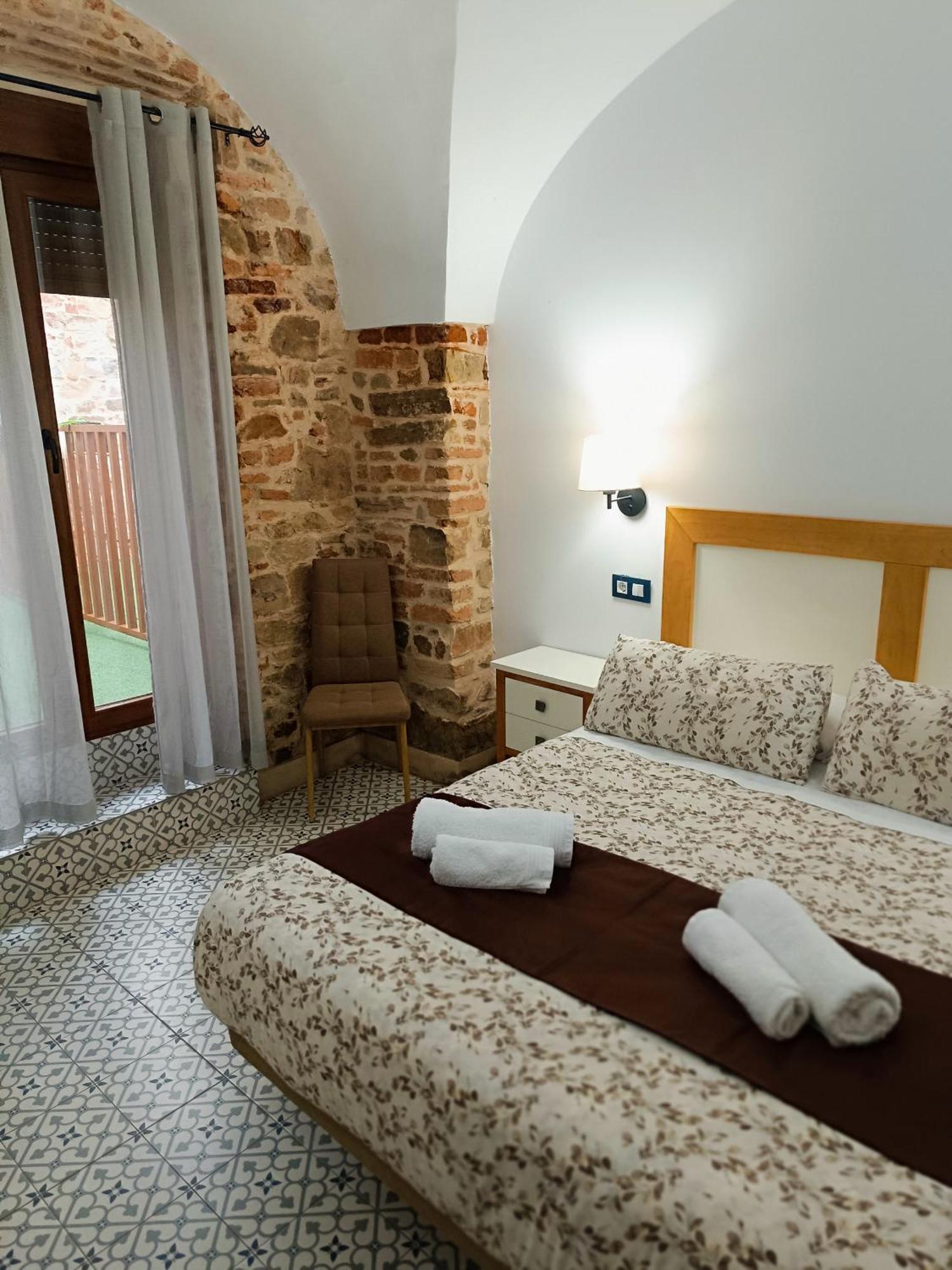 Al-Qazeres Suites Caces Exteriér fotografie