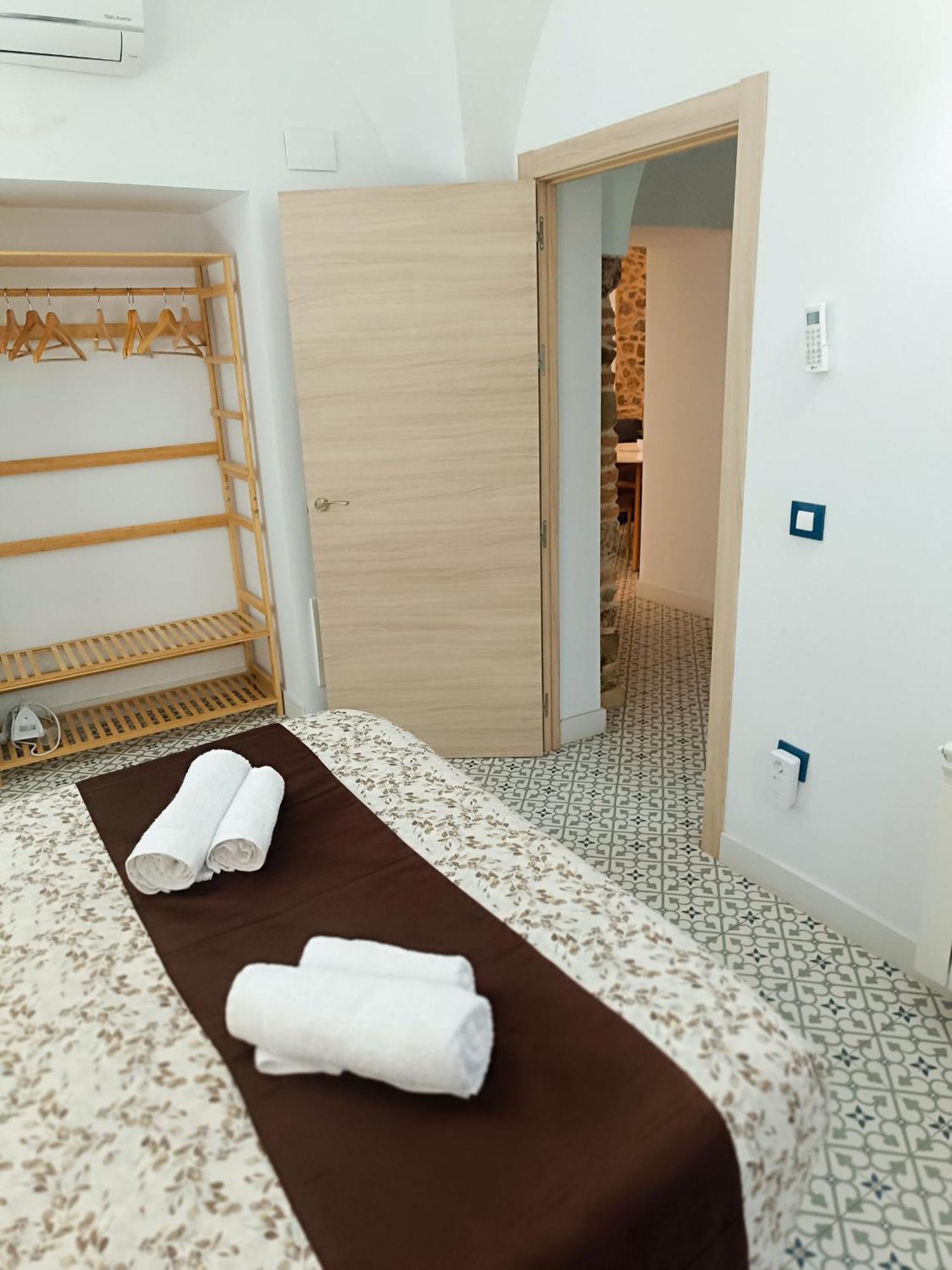 Al-Qazeres Suites Caces Exteriér fotografie