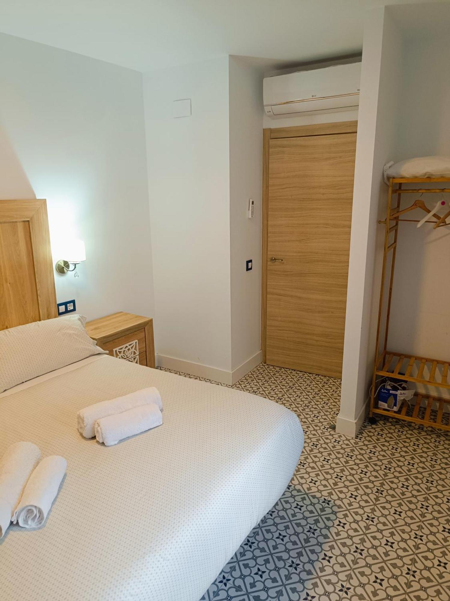 Al-Qazeres Suites Caces Exteriér fotografie