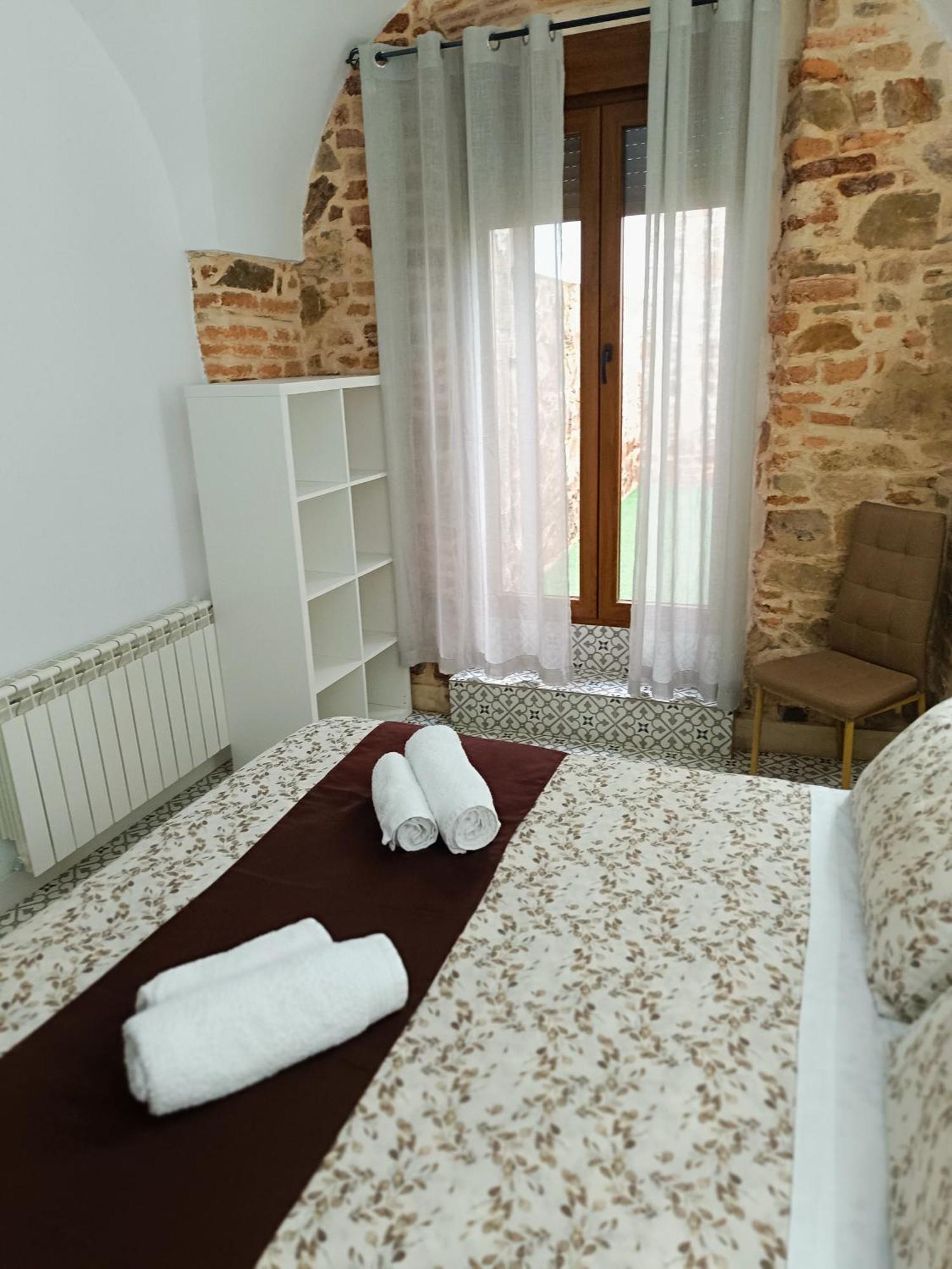Al-Qazeres Suites Caces Exteriér fotografie