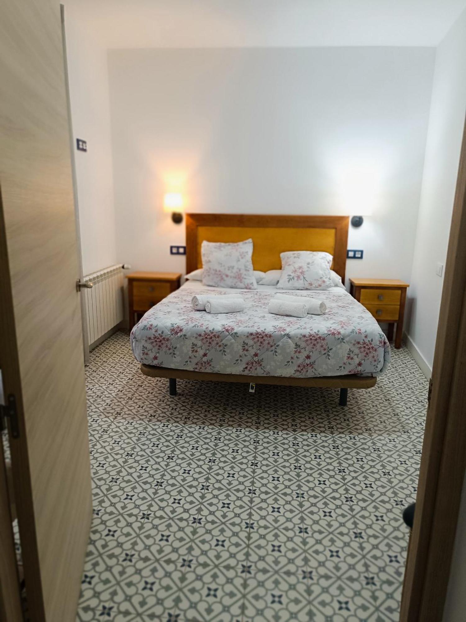 Al-Qazeres Suites Caces Exteriér fotografie